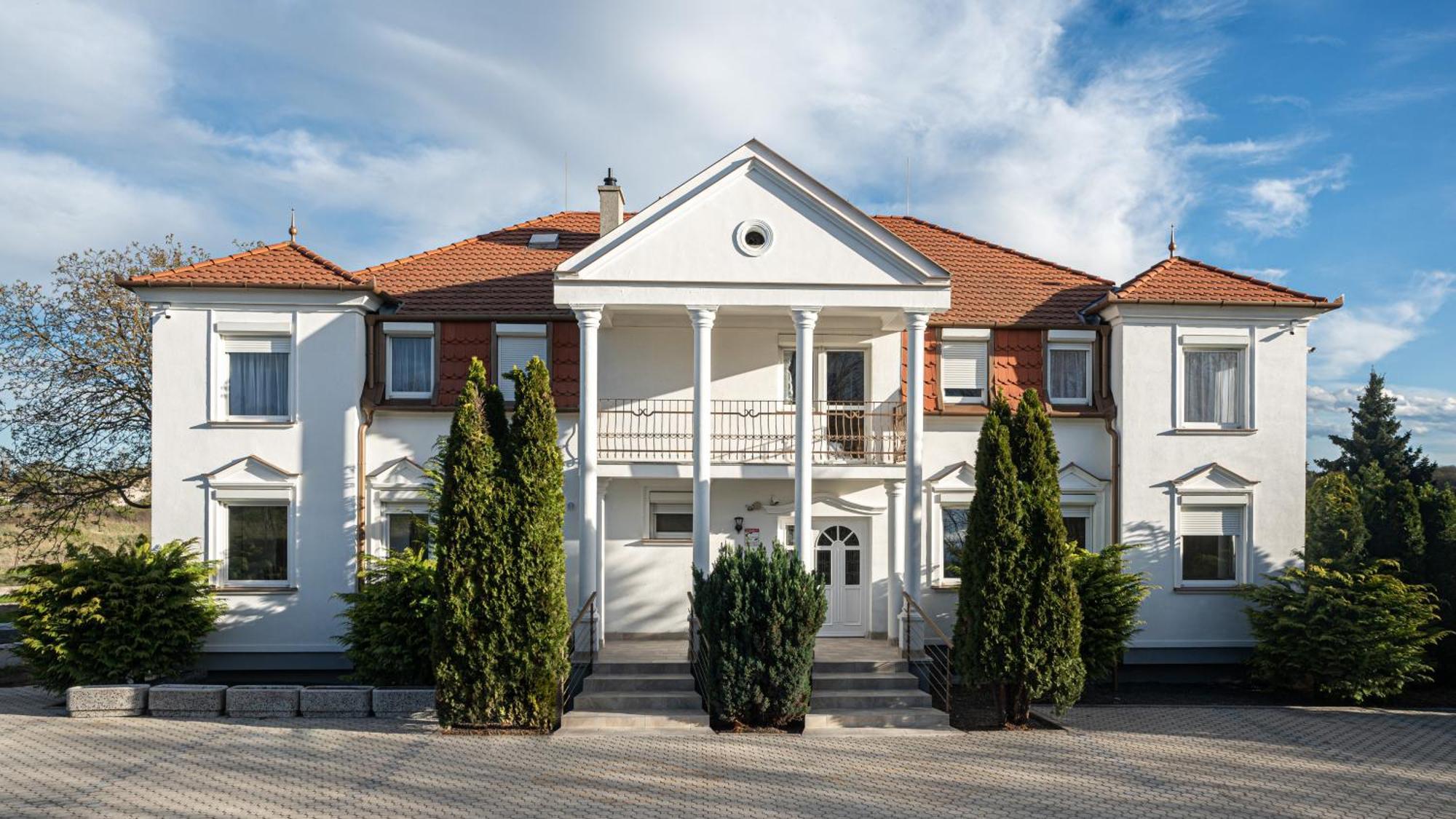Villa Lilith Smart Fertőrákos Екстериор снимка